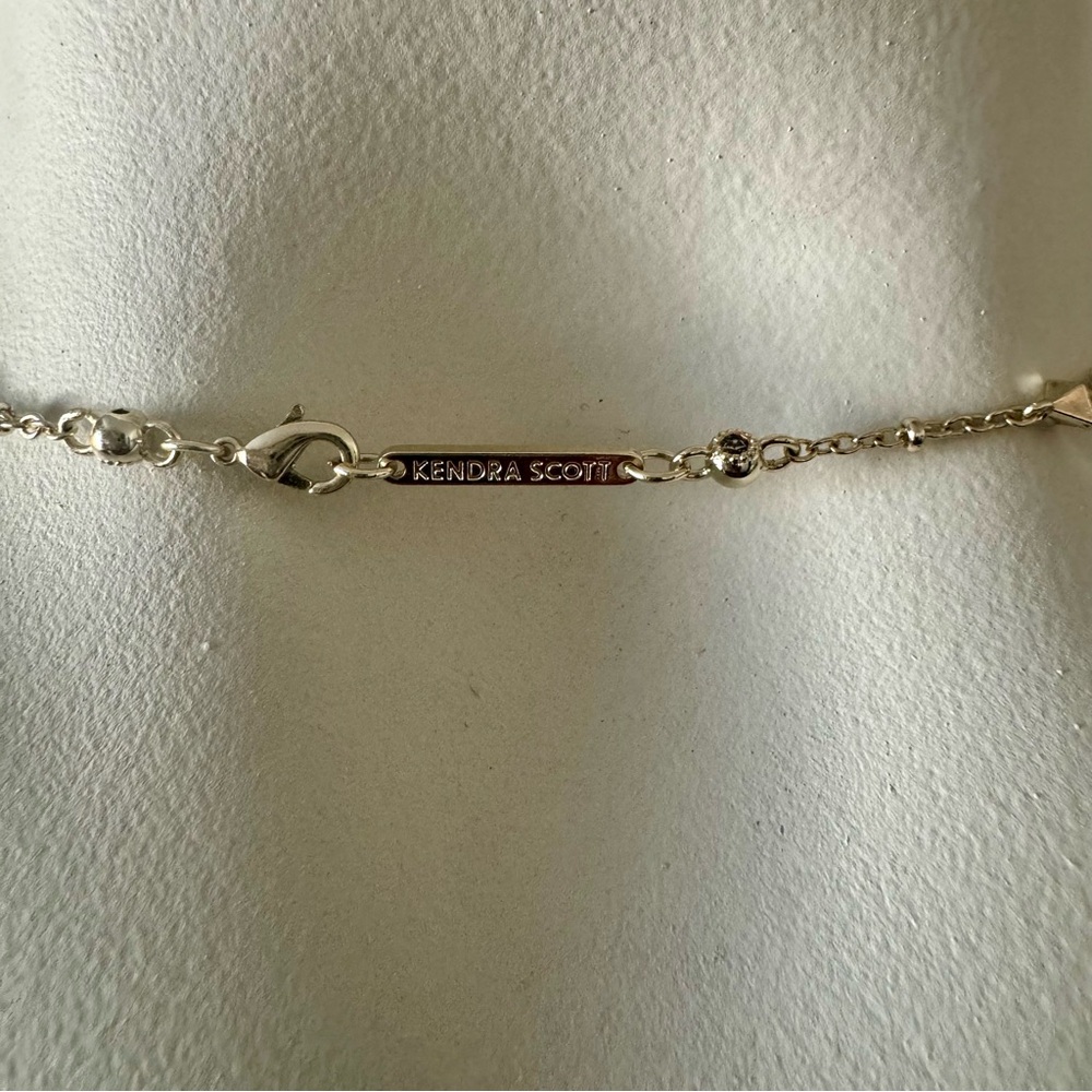 Kendra Scott - Winifred Necklace in crystal and gold finish - Picture 6 of 8